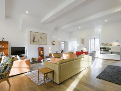 Broughton-Santuary-Lounge